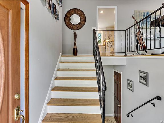 4th image of 127 Cliffside Dr