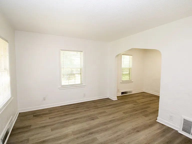4443 Indiana Ave — Photo 8