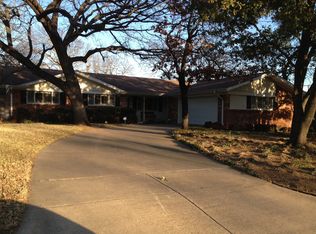 904 Forest Oaks Ln, Hurst, TX 76053