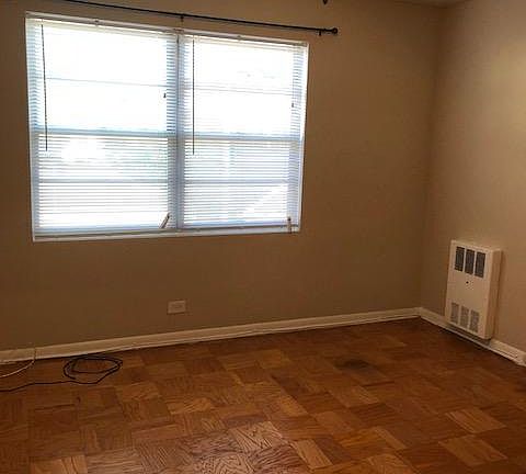 4th image of 1040 Chicago Ave APT 102