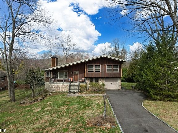 2nd image of 4 Greenbrier Rd