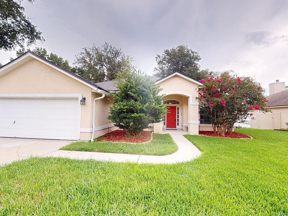 1st image of 440 Crescent Pond Dr