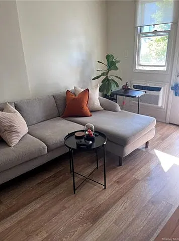 1 bed, 1.0 bath, $2,200 — Photo 4