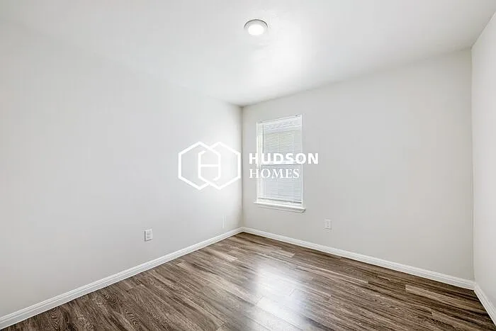 712 W 19th St — Photo 9