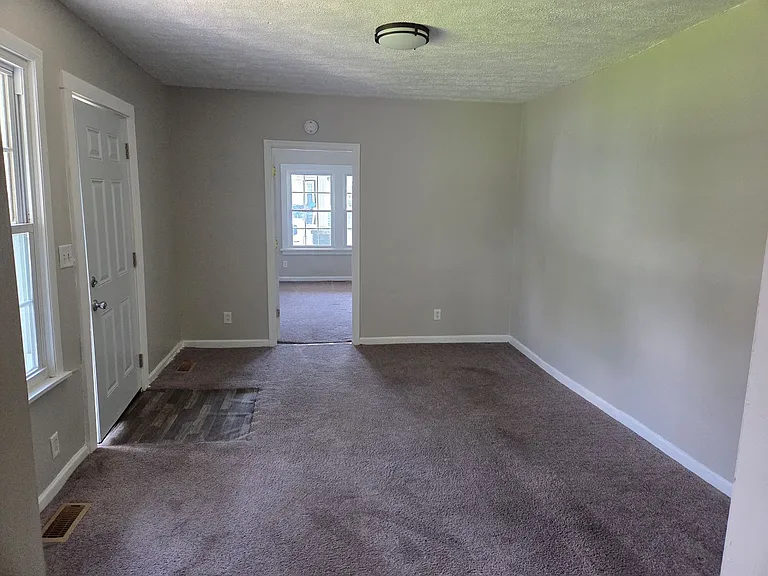 1008 E Kirby Ave — Photo 6