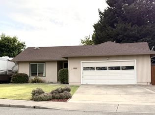 1002 Angler Ln, Grants Pass, OR 97527