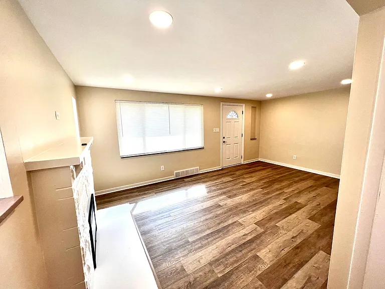 1235 Illinois Ave — Photo 8