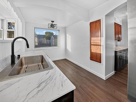 5th image of 1503 E Wellesley Ave