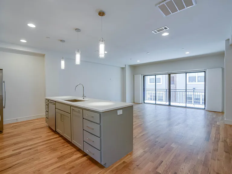 2127 Clark St #104 — Photo 19