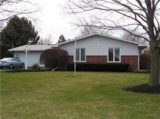 5790 Susanne Dr, Lockport, NY 14094