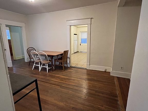 3rd image of 812 W Main St APT 1