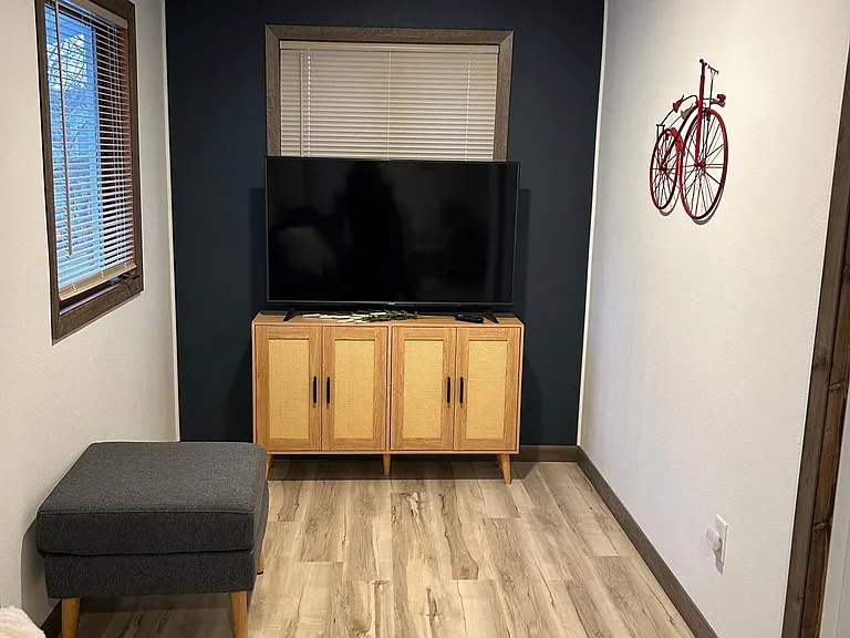 1006 Irvine Ave NW — Photo 6