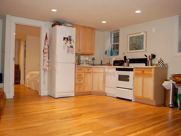 1416 30th St NW #B — Photo 2