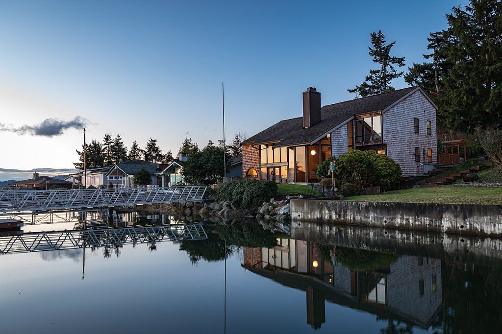 Oak Harbor, WA 98277