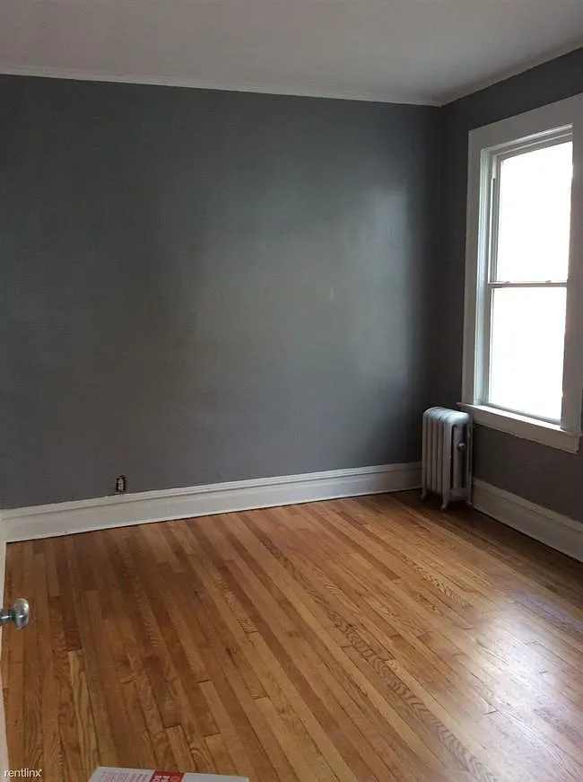3 bed, $2,200 — Photo 2