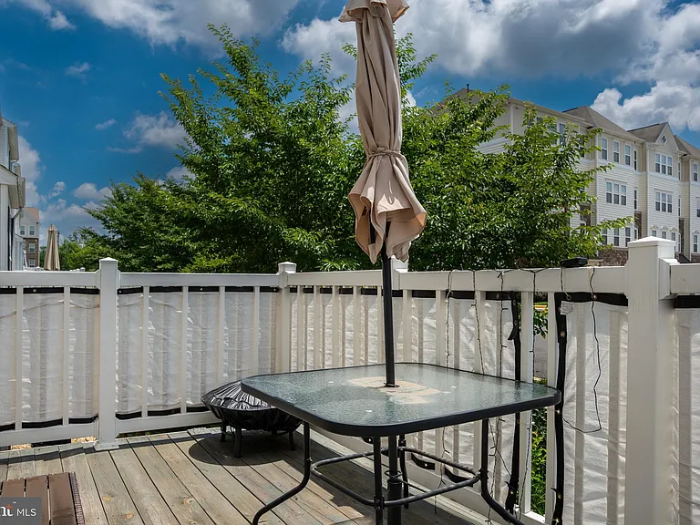 42243 Canary Grass Sq — Photo 20