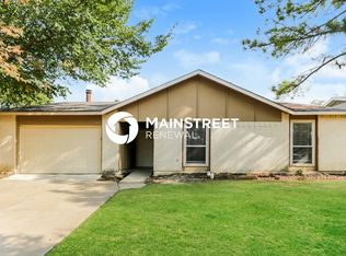 817 Sandalwood Ln, Arlington, TX 76017
