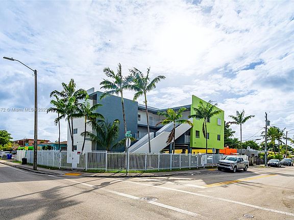 3rd image of 2210 NW 34th St APT 202
