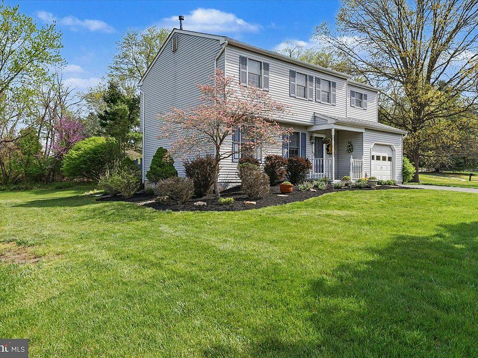 1st image of 118 Carrie Ln