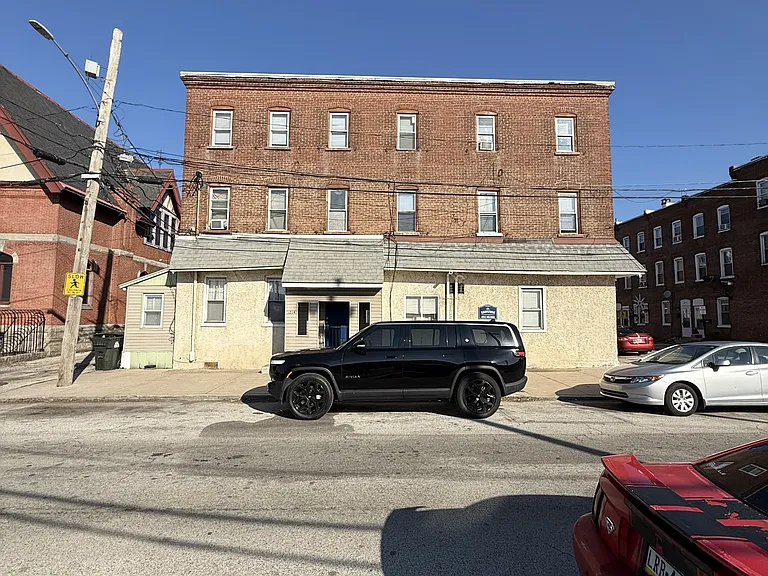 1214 E 2nd St — Photo 8