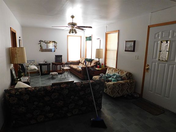 5th image of 250 White Oak Dr