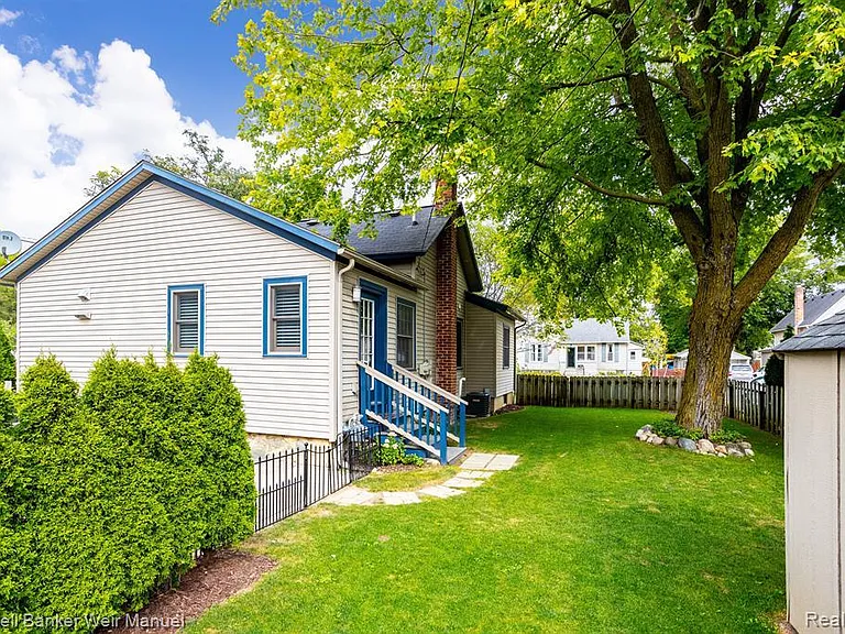 302 Yerkes St — Photo 3