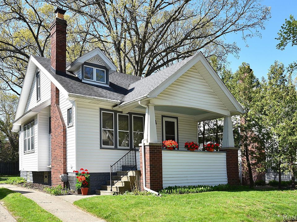 1st image of 325 W Lewiston Ave