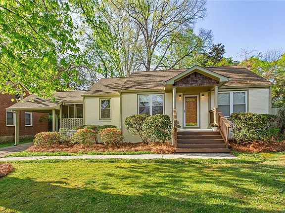 2nd image of 2529 Amelia Ave