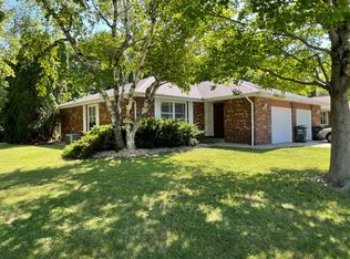 2007 E Washington St APT B, Urbana, IL