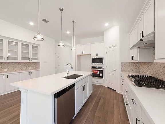 3rd image of 1521 Sibley Way