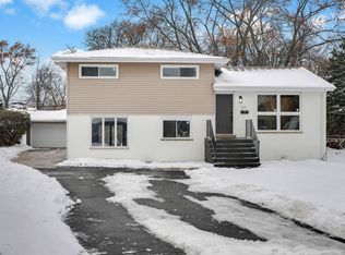 137 Julie Dr, Glenview, IL 60025