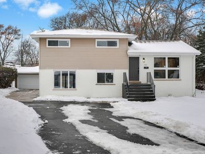 137 Julie Dr, Glenview, IL, 60025