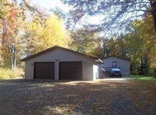 N6828 Springbrook Rd, Cecil, WI 54111