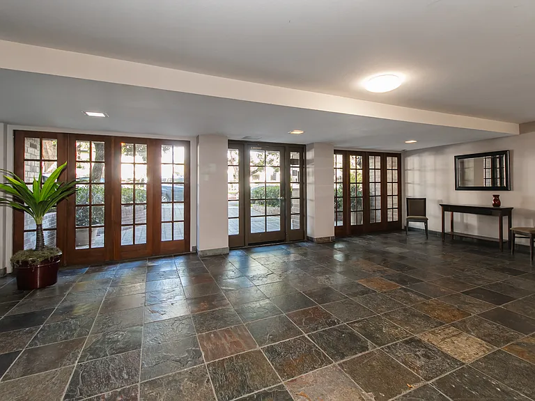 1339 N Columbus Ave #304 — Photo 31