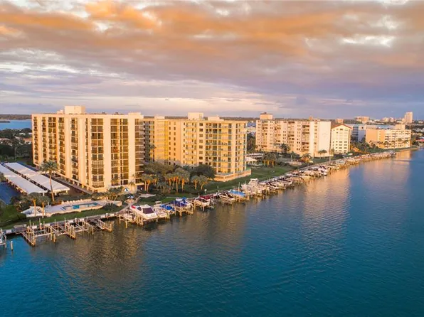 690 Island Way APT 909, Clearwater, FL 33767
