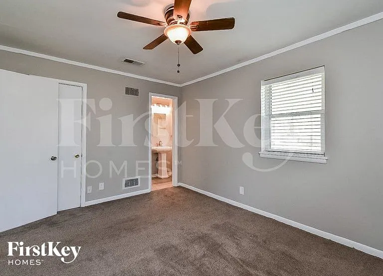 1465 Wheaton St — Photo 6