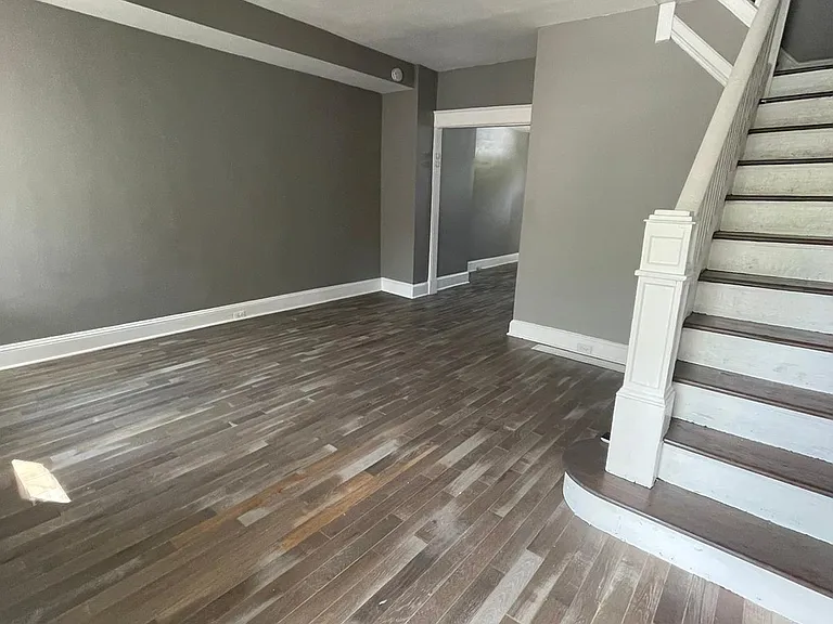 2516 Barclay St — Photo 16