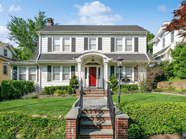 135 Howard Ter, Leonia, NJ 07605