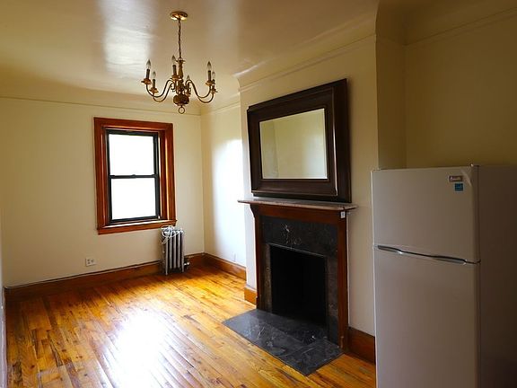 3rd image of 213 W 139th St #2R