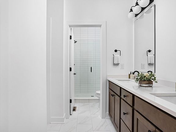 Owner s Bath Double Sinks