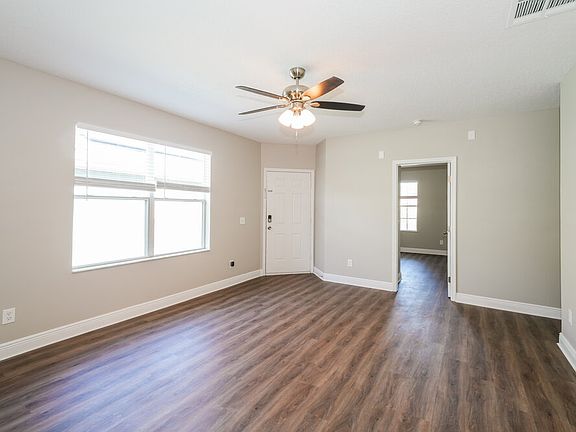 4th image of 7517 Oxford Garden Cir