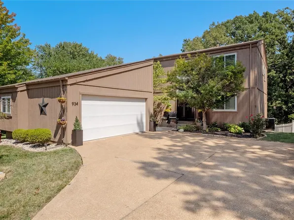 934 Imperial Point, Manchester, MO 63021