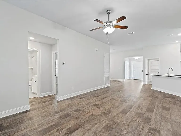 2708 Golden Palms Ln — Photo 3