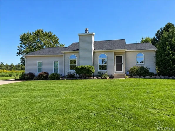 6289 Aiken Rd, Lockport, NY 14094