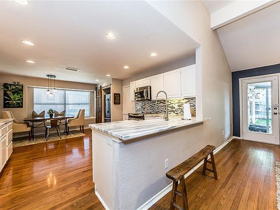 3rd image of 1001 Hanover Dr