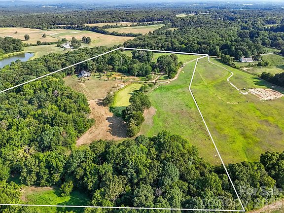 3rd image of 3904 Lucy Short Cut Rd