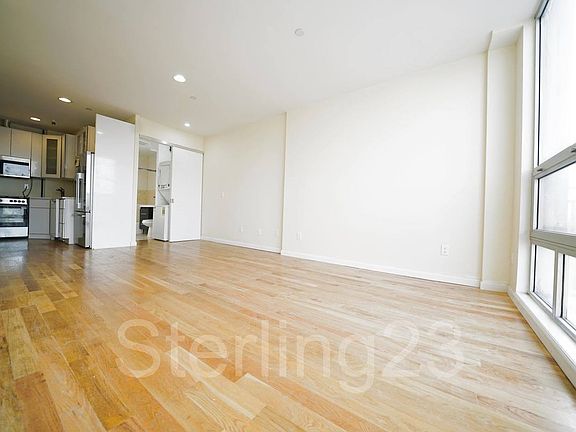 2nd image of 2515 Crescent St APT 10A