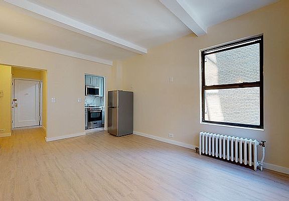 3rd image of 201 E 35th St APT 8K