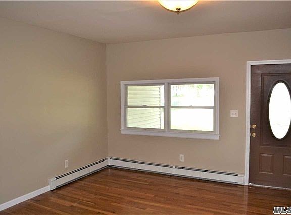 2nd image of 124 Chapel Ave