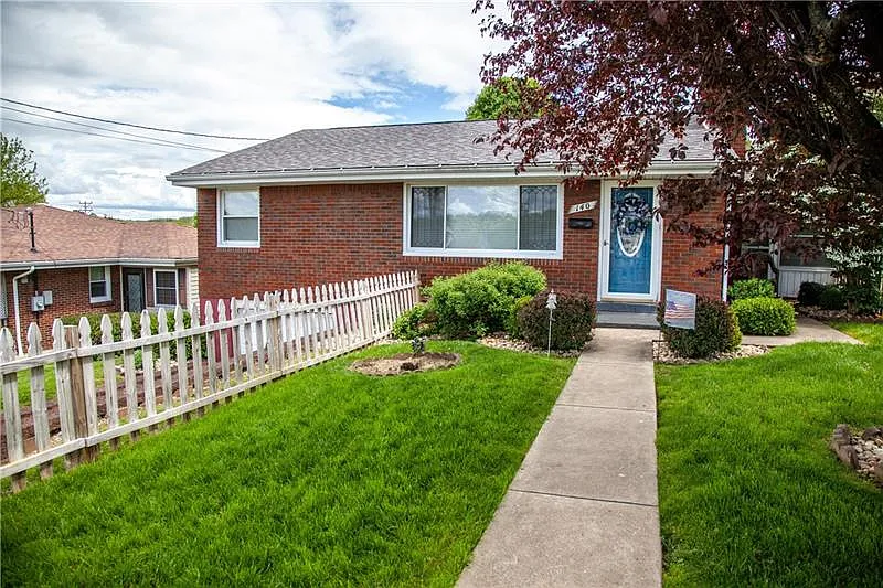 140 Kelly Ave photo 1